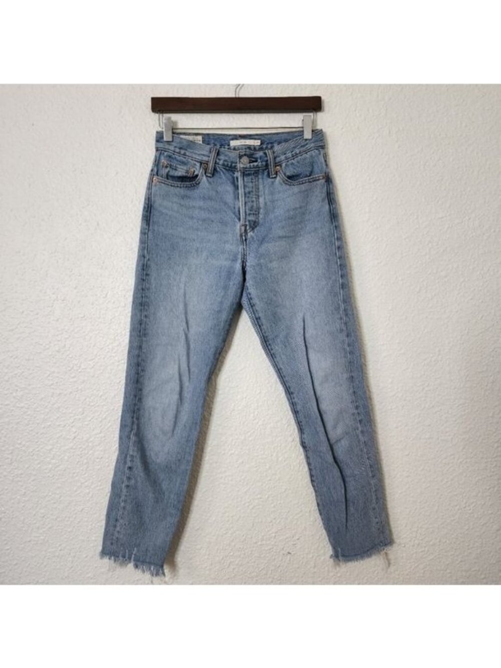 Levi's Wedgie Fit Button Fly Jeans Women's Size 26 Light Wash Cut Off Hem